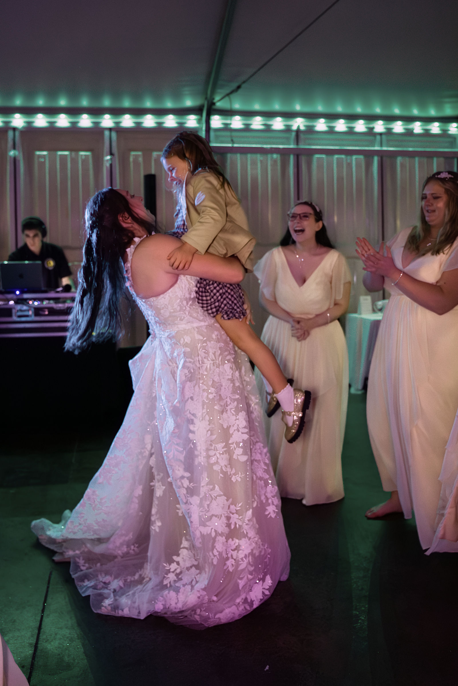 Anjyle & Efren Wedding Photo 190