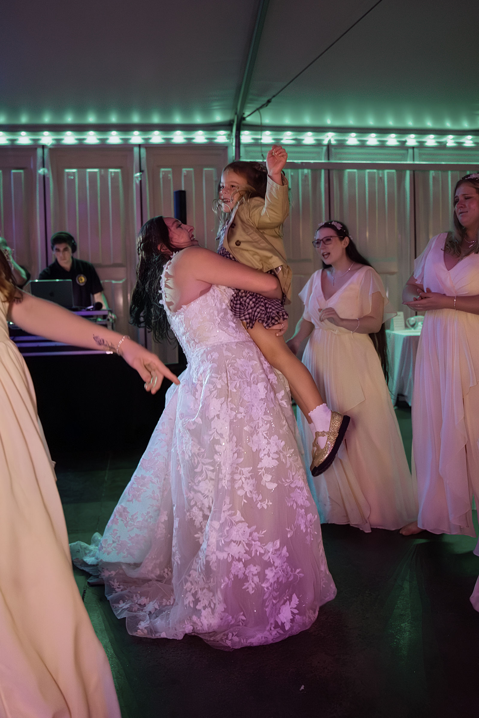 Anjyle & Efren Wedding Photo 191